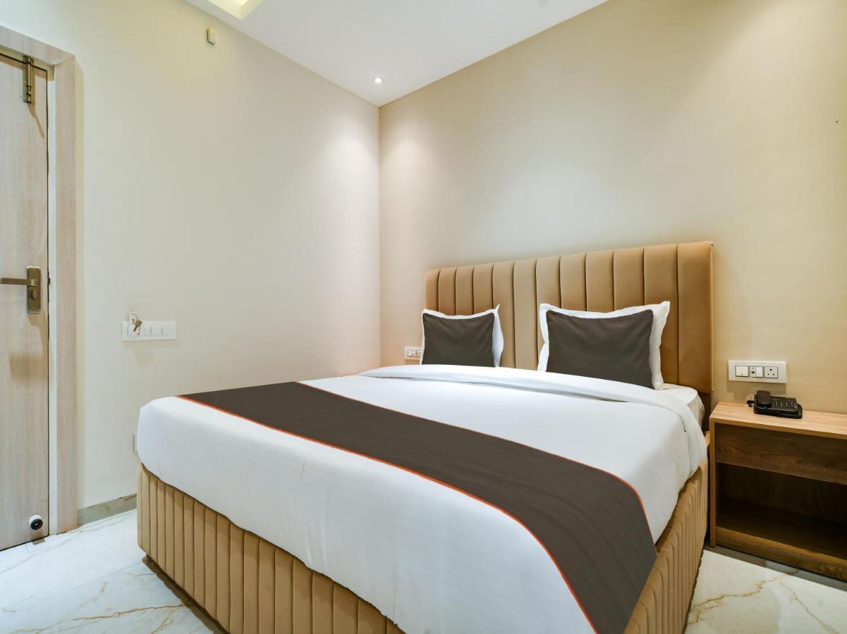 Collection O Hotel Mint Indore Bagian luar foto