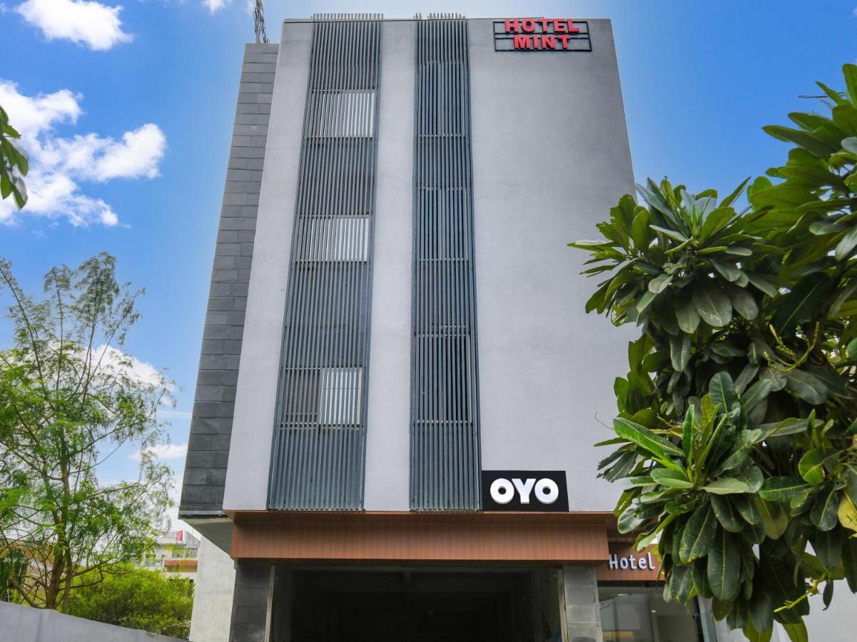 Collection O Hotel Mint Indore Bagian luar foto