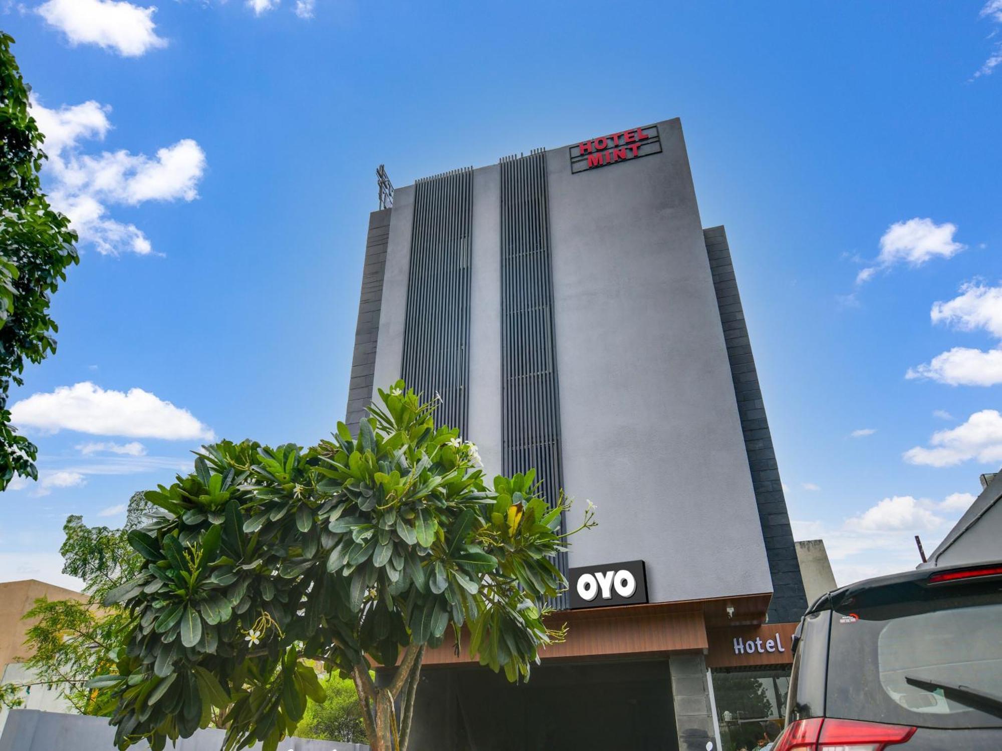 Collection O Hotel Mint Indore Bagian luar foto
