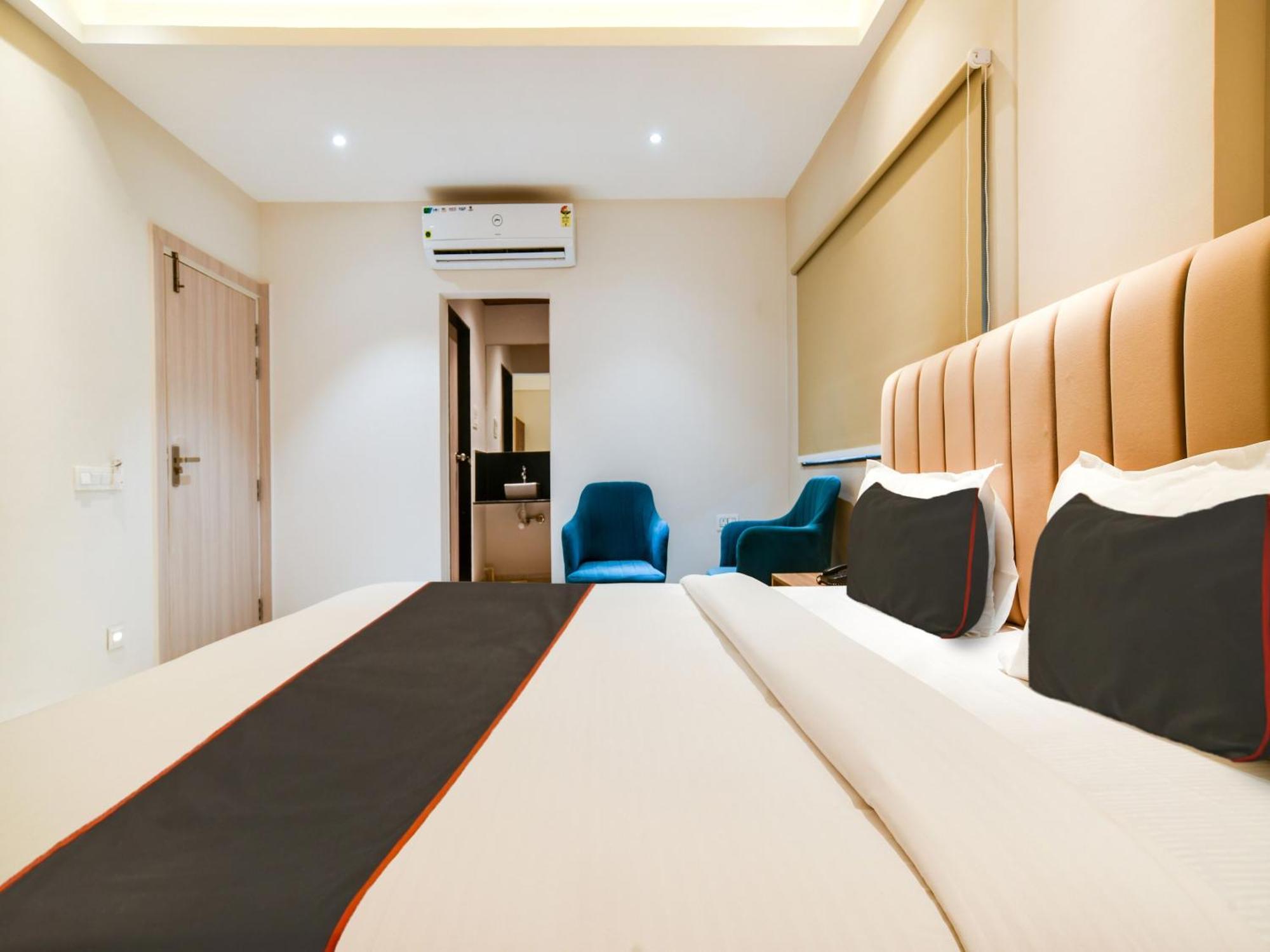 Collection O Hotel Mint Indore Bagian luar foto