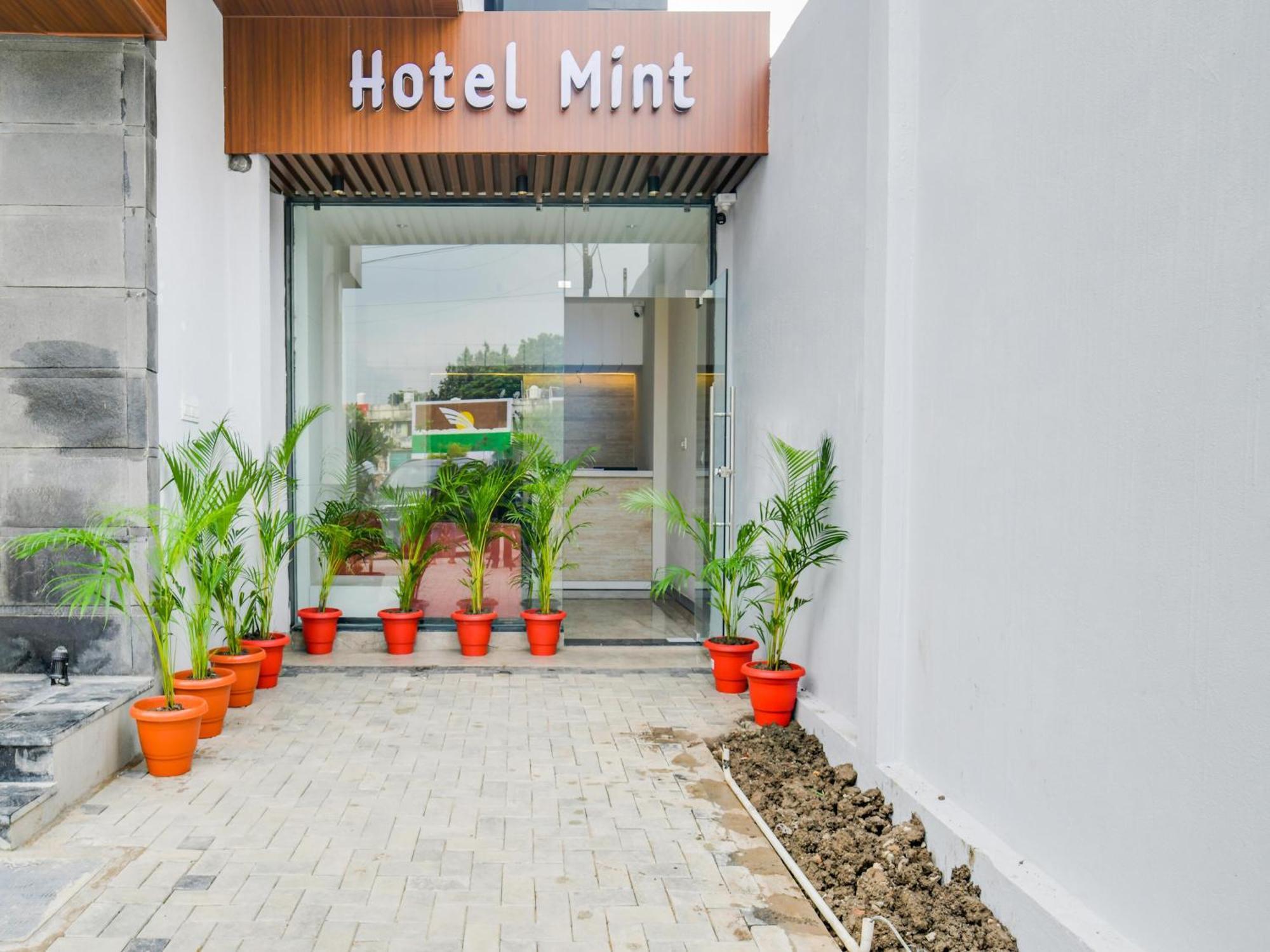 Collection O Hotel Mint Indore Bagian luar foto